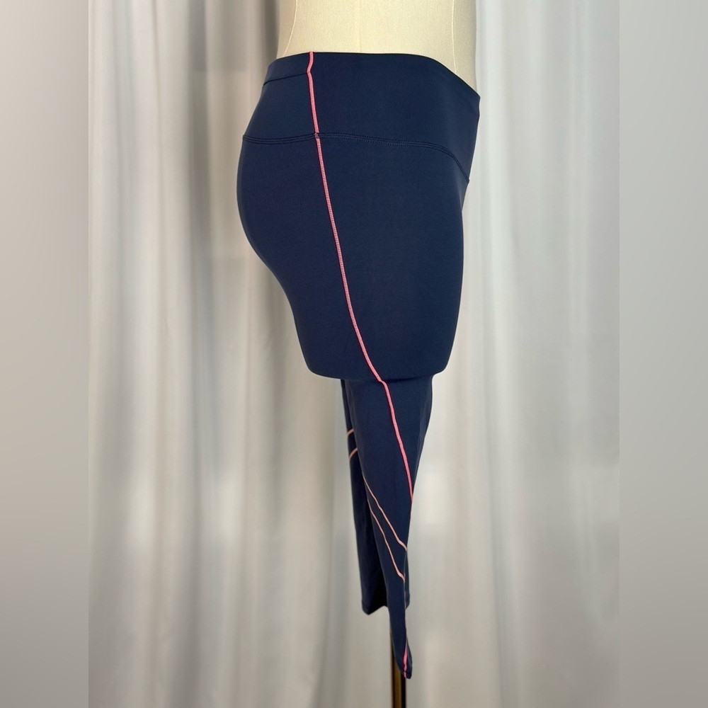 GapFit Black Capri Leggings with Coral Accent Lines (1040) - Picture 4 of 12